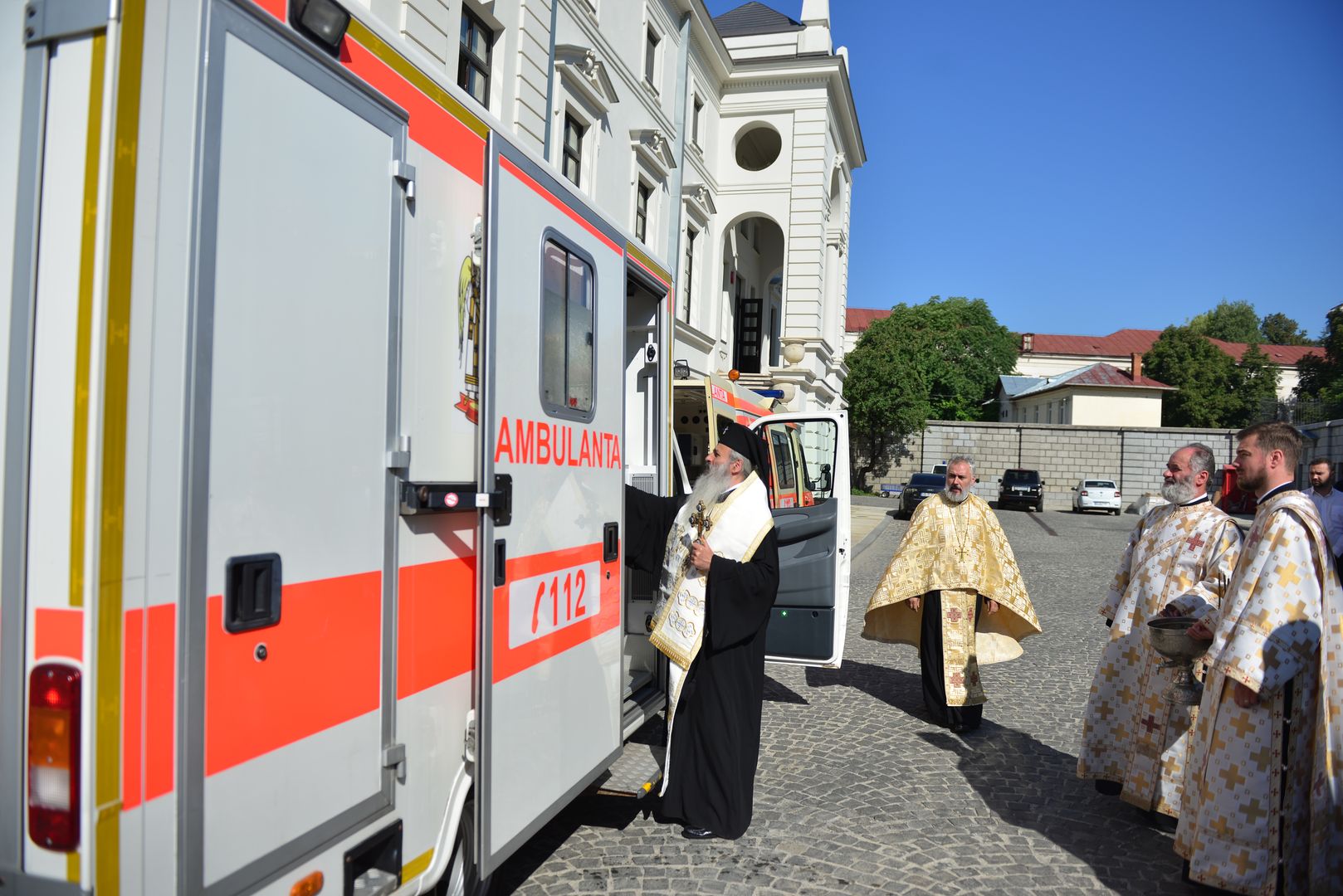 Fundația medicală Providența Iași a primit două ambulanțe de la Crucea Roșie din Bavaria