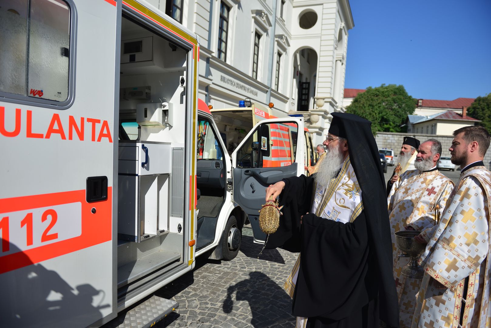 Fundația medicală Providența Iași a primit două ambulanțe de la Crucea Roșie din Bavaria