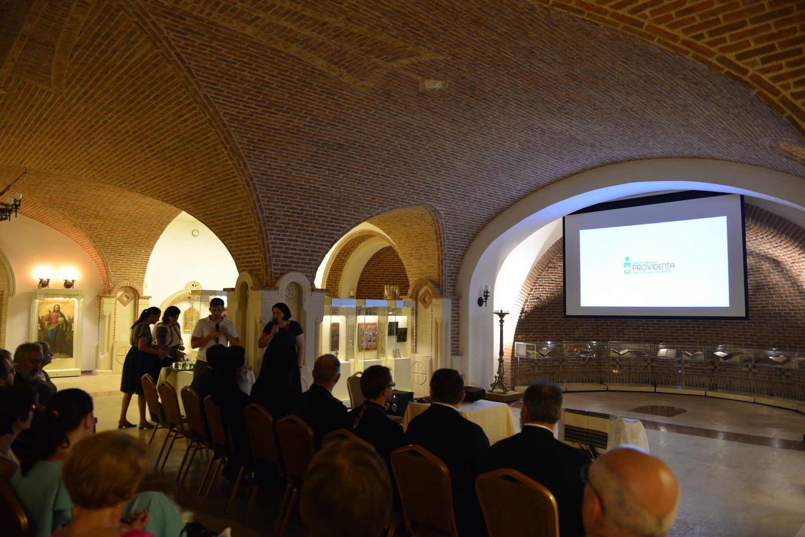 Fundația medicală Providența Iași a primit două ambulanțe de la Crucea Roșie din Bavaria