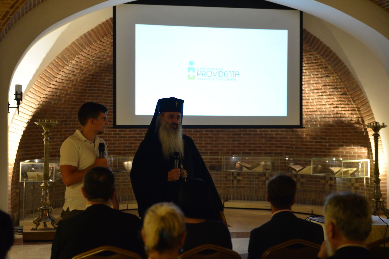 Fundația medicală Providența Iași a primit două ambulanțe de la Crucea Roșie din Bavaria