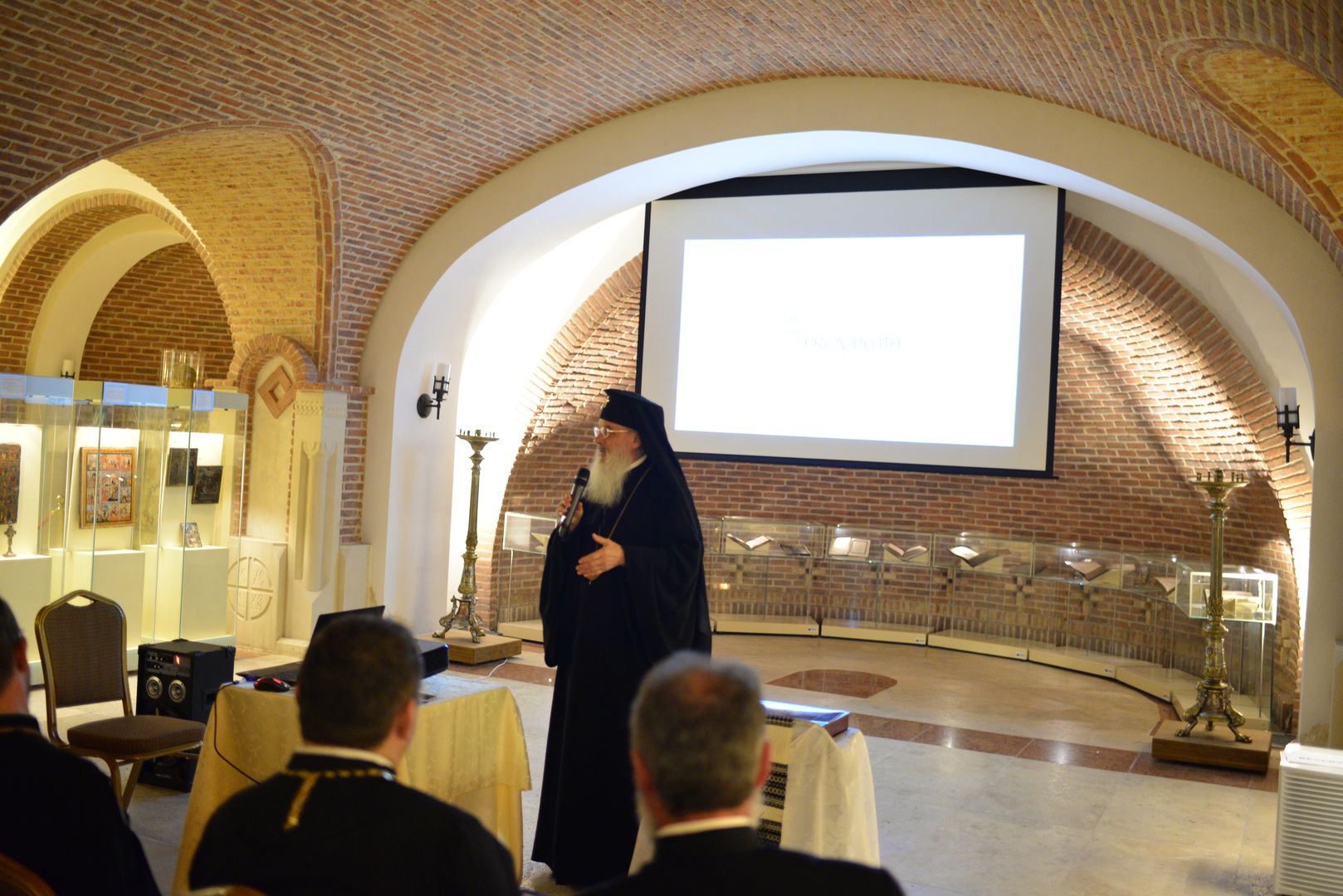 Fundația medicală Providența Iași a primit două ambulanțe de la Crucea Roșie din Bavaria