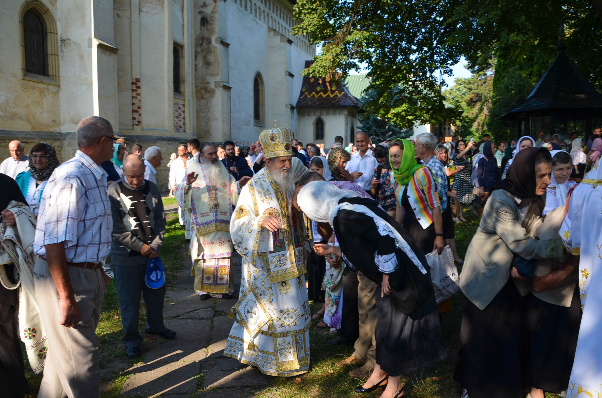 IPS Arhiepiscop Pimen, la împlinirea a 90 de ani: „Sunt copilul răsfățat al bucovinenilor!”