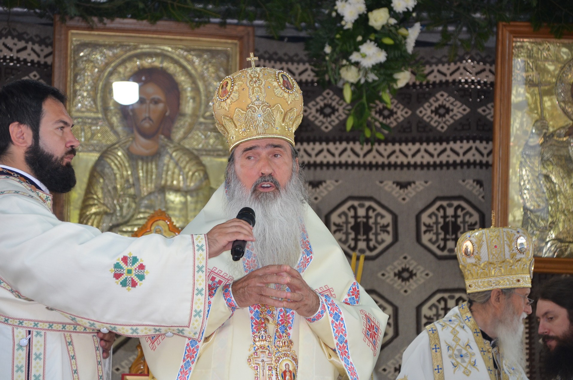 IPS Arhiepiscop Pimen, la împlinirea a 90 de ani: „Sunt copilul răsfățat al bucovinenilor!”