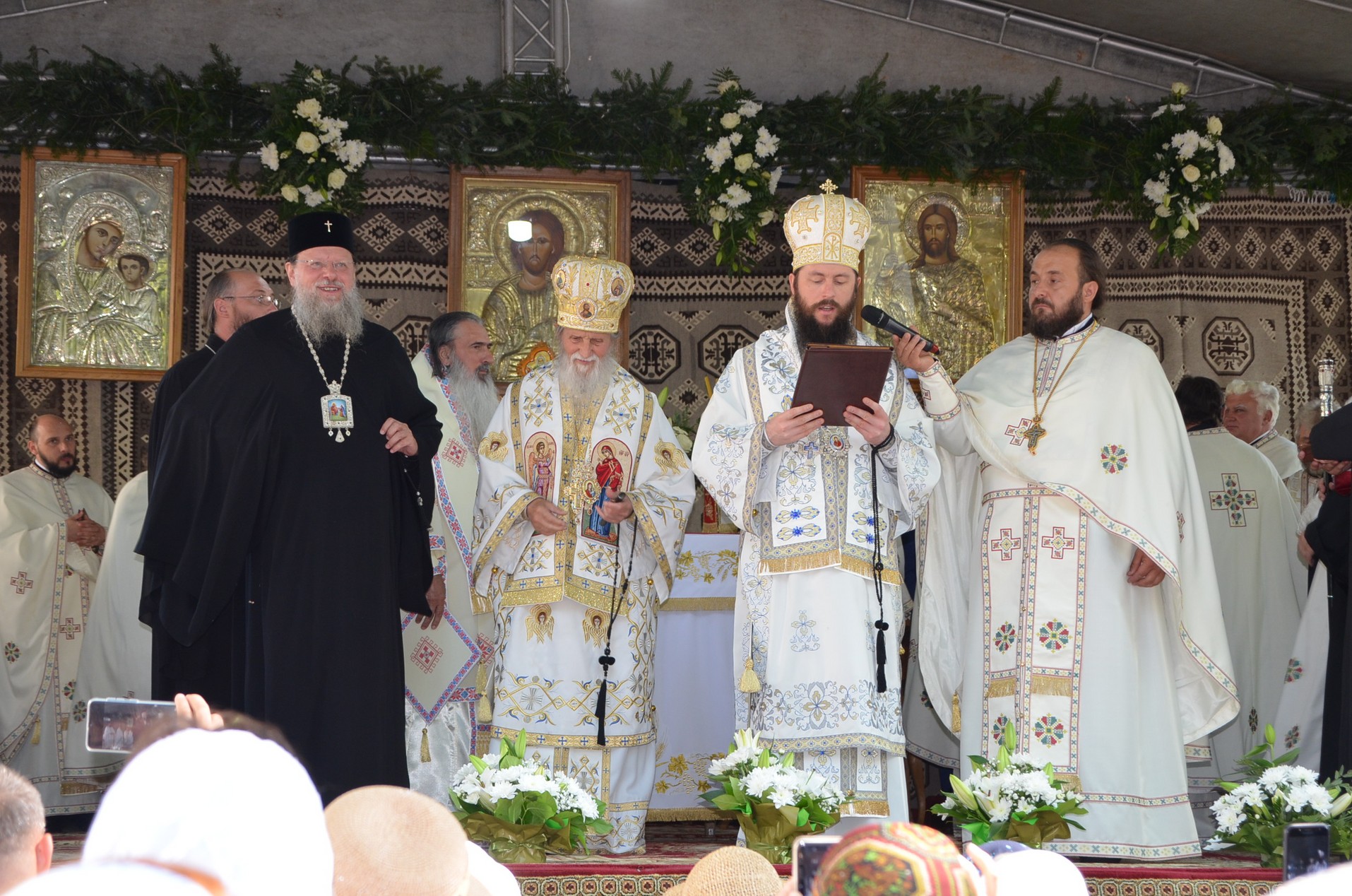 IPS Arhiepiscop Pimen, la împlinirea a 90 de ani: „Sunt copilul răsfățat al bucovinenilor!”