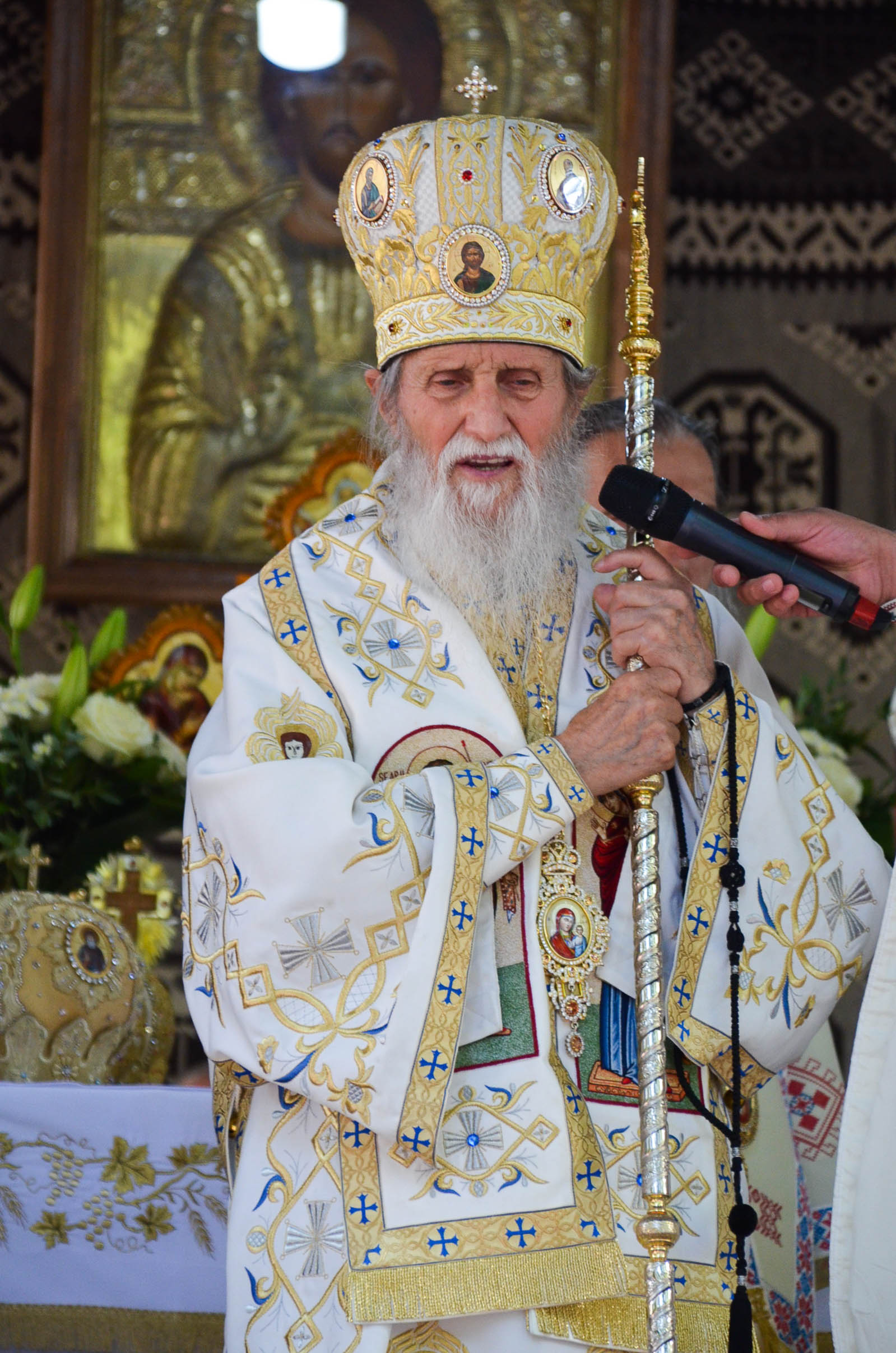 IPS Arhiepiscop Pimen, la împlinirea a 90 de ani: „Sunt copilul răsfățat al bucovinenilor!”