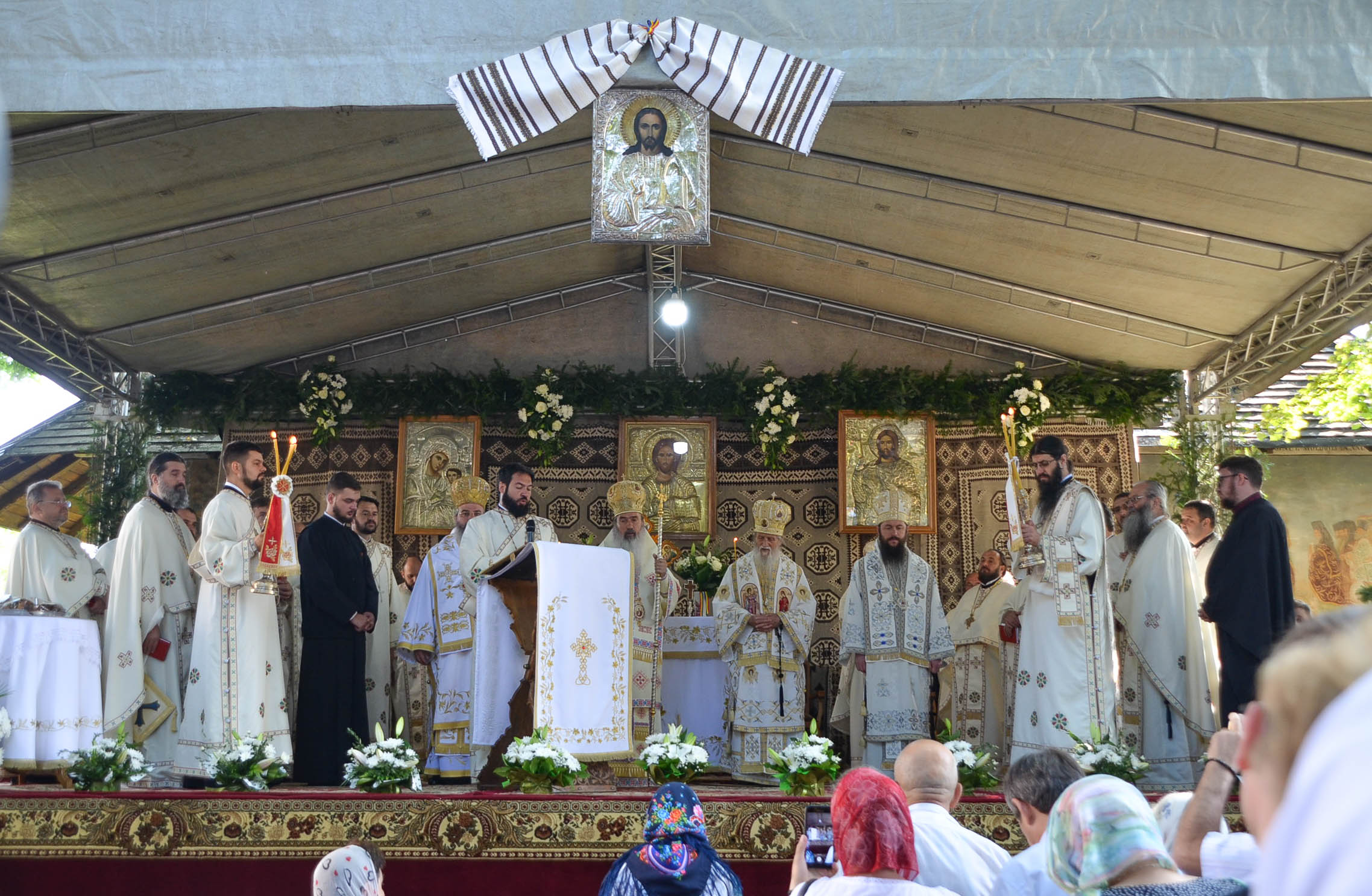 IPS Arhiepiscop Pimen, la împlinirea a 90 de ani: „Sunt copilul răsfățat al bucovinenilor!”