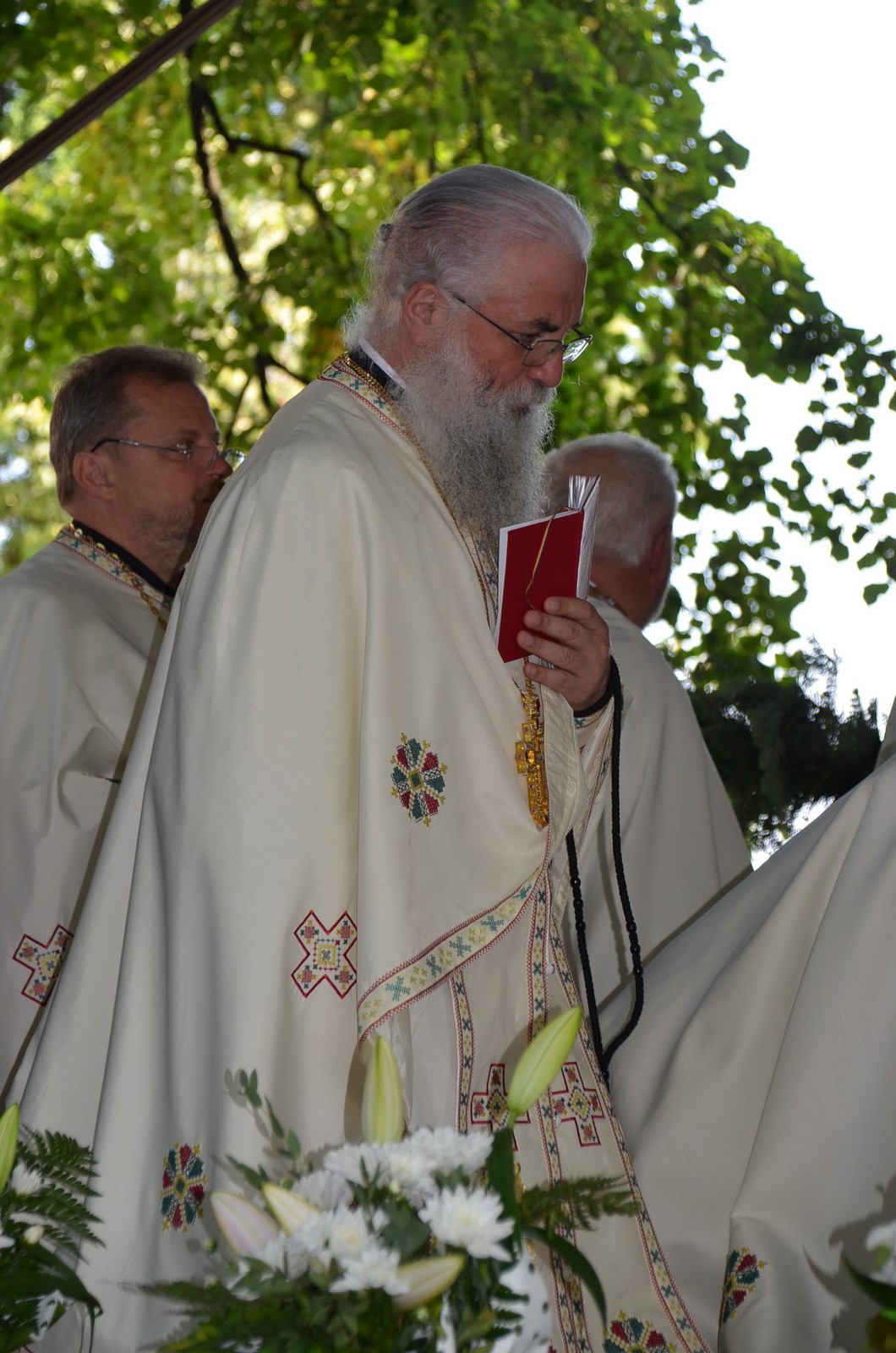 IPS Arhiepiscop Pimen, la împlinirea a 90 de ani: „Sunt copilul răsfățat al bucovinenilor!”