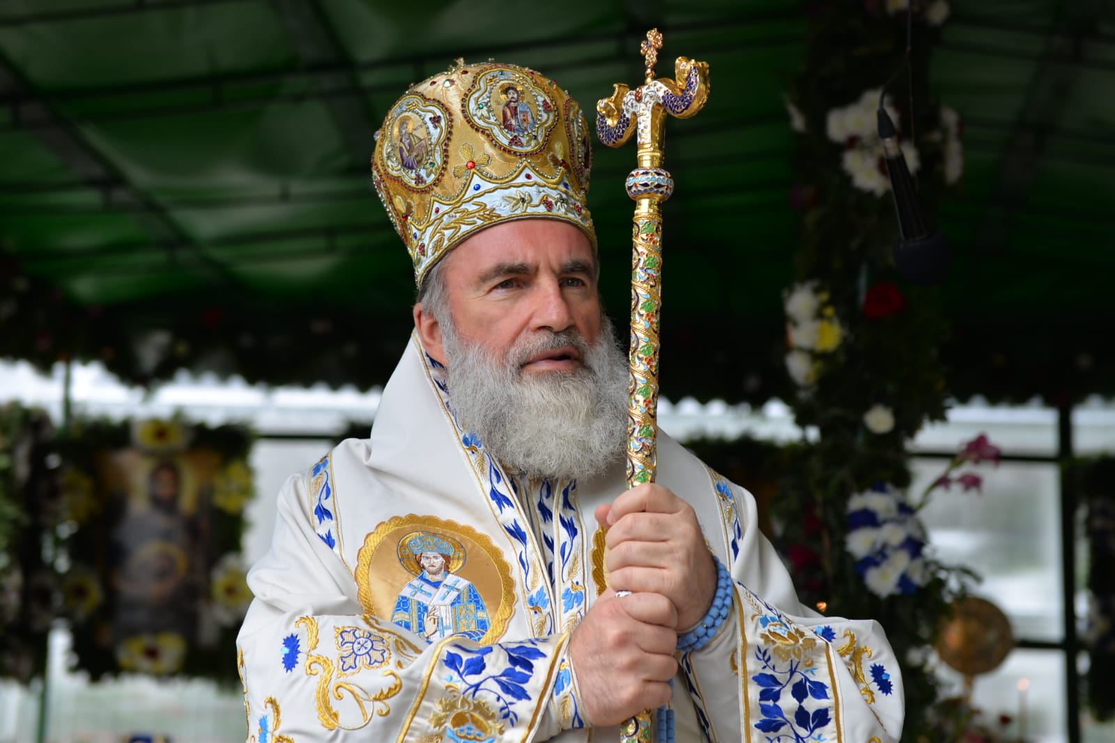 Sărbătorile Mănăstirii Văratec - doi ierarhi au slujit de sărbătoarea Adormirii Maicii Domnului