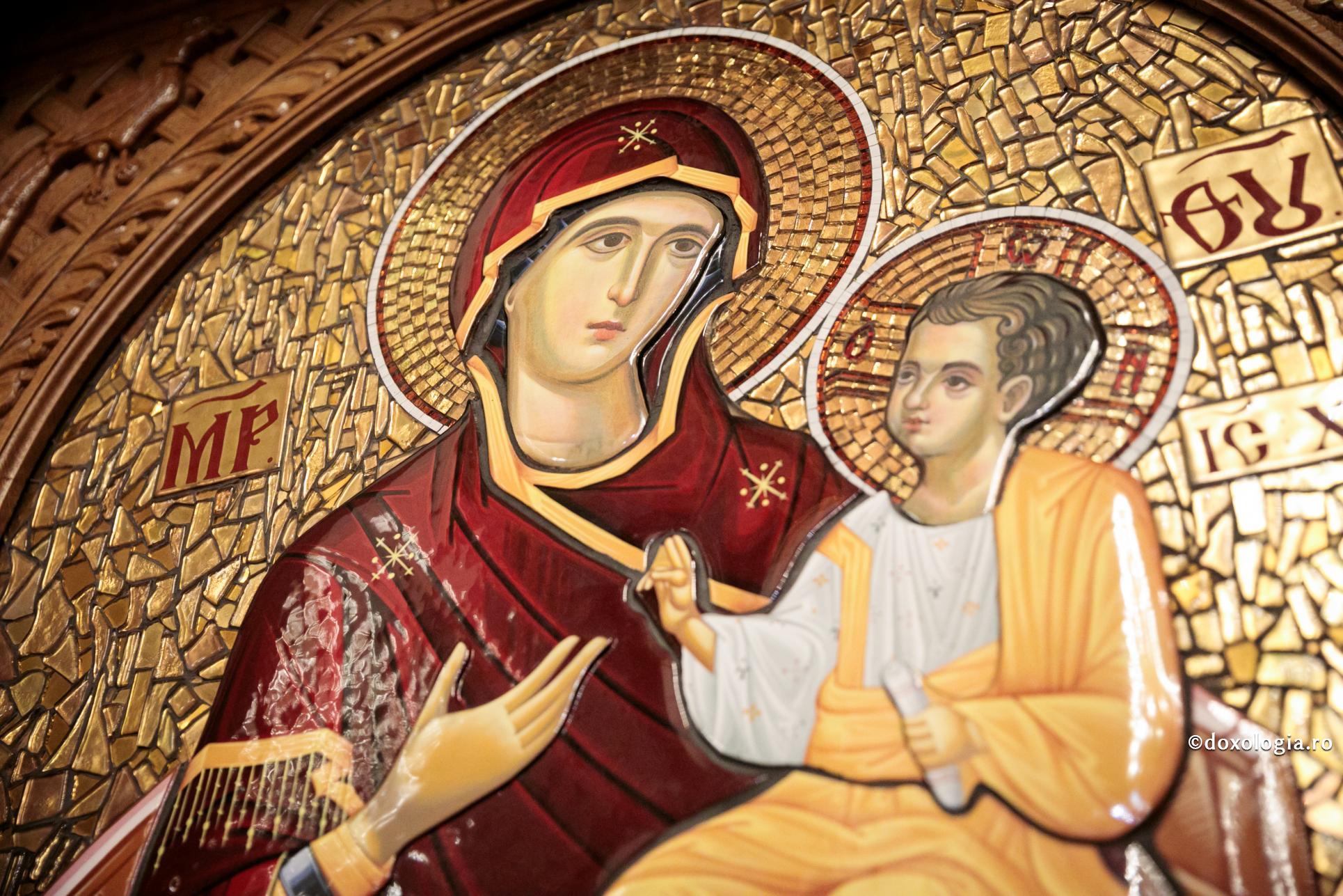 (Video) „Maica Domnului - mereu înlăcrimată” - IPS Andrei