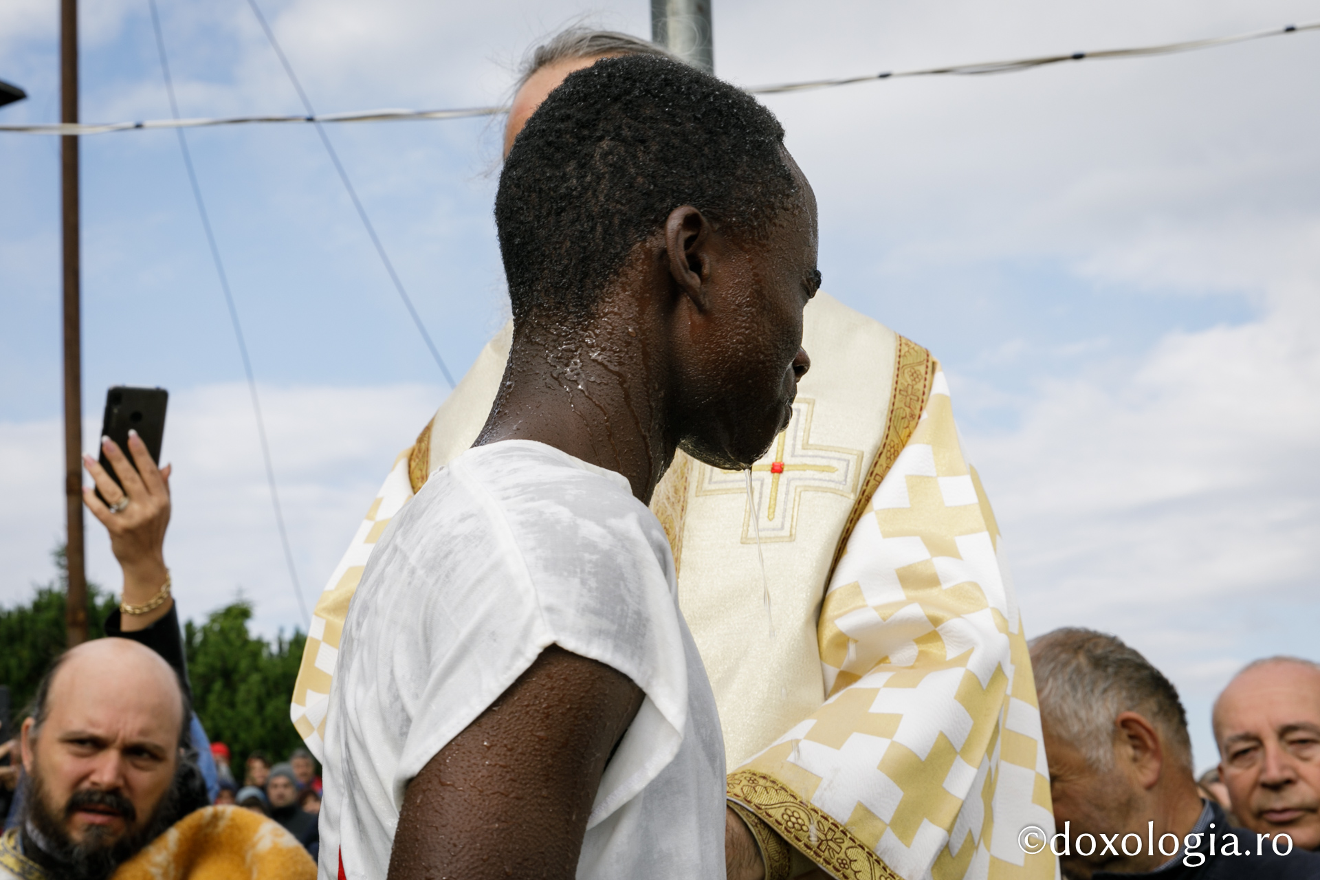 Un tânăr din Rwanda – Africa a primit Taina Botezului pe Muntele Ceahlău