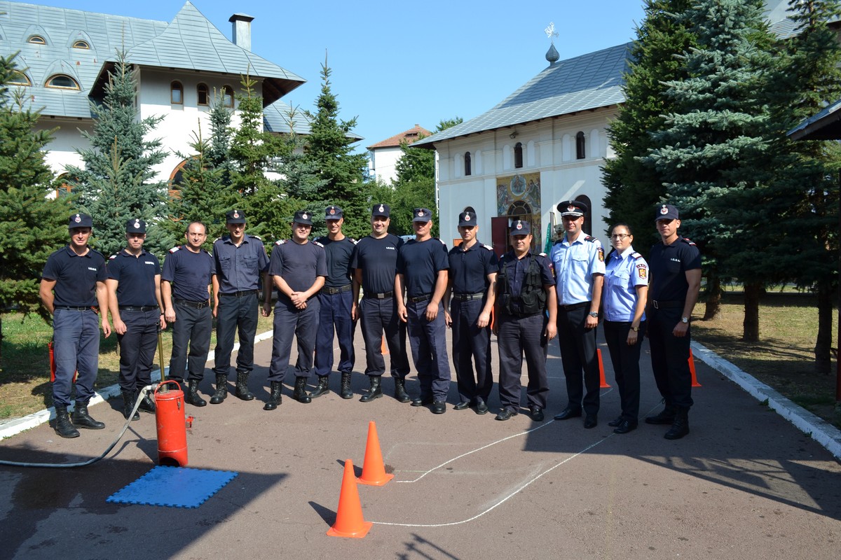 Copiii din Botoşani, învăţaţi cum să-şi salveze viaţa în caz de incendiu