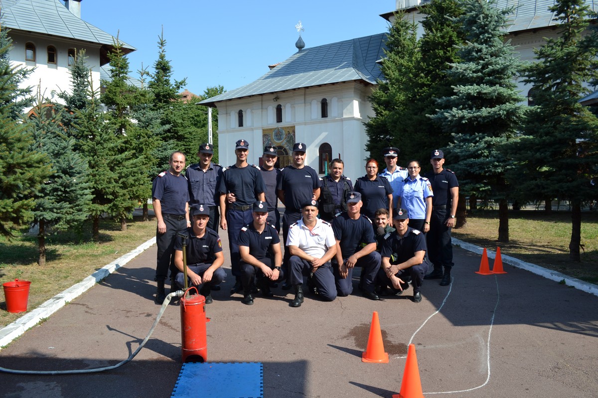 Copiii din Botoşani, învăţaţi cum să-şi salveze viaţa în caz de incendiu