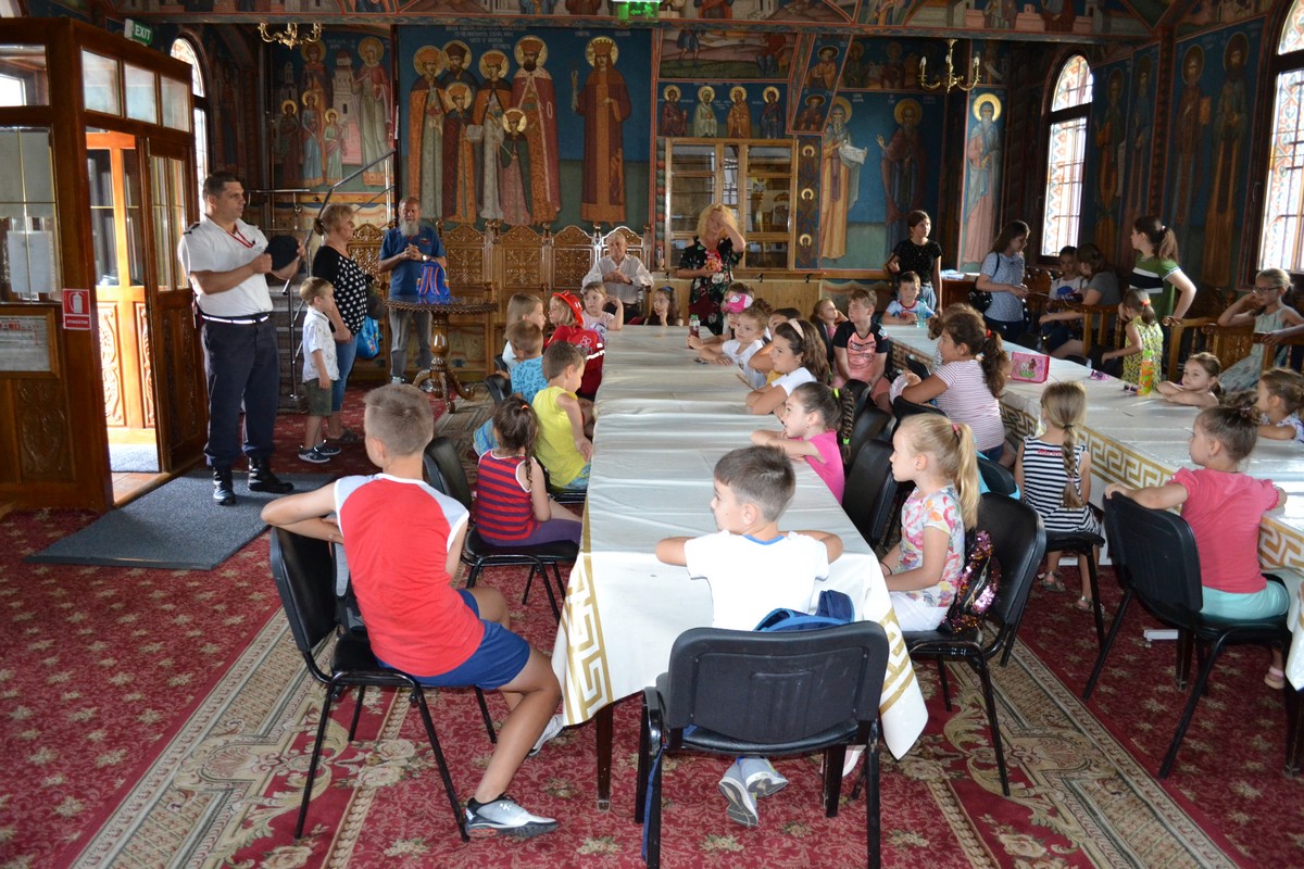 Copiii din Botoşani, învăţaţi cum să-şi salveze viaţa în caz de incendiu