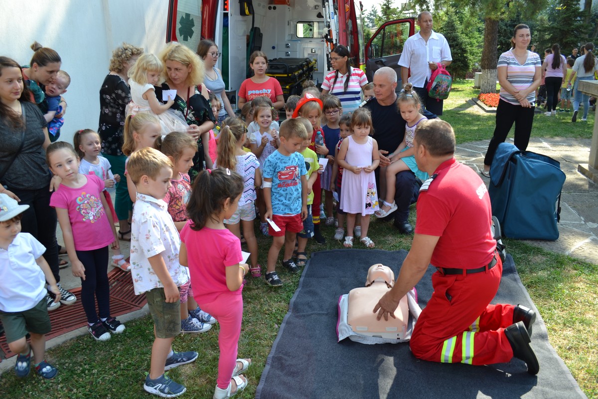 Copiii din Botoşani, învăţaţi cum să-şi salveze viaţa în caz de incendiu