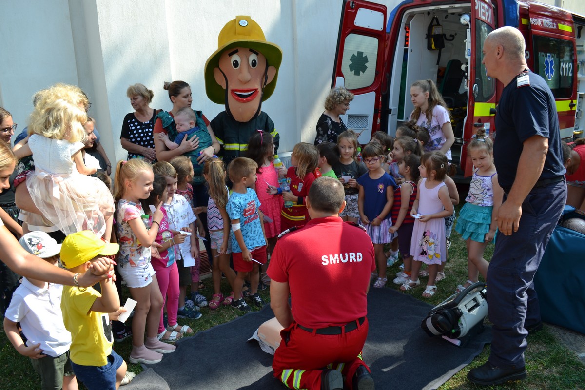 Copiii din Botoşani, învăţaţi cum să-şi salveze viaţa în caz de incendiu