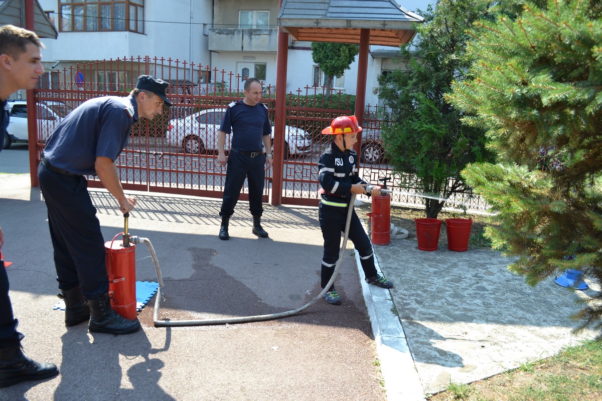 Copiii din Botoşani, învăţaţi cum să-şi salveze viaţa în caz de incendiu