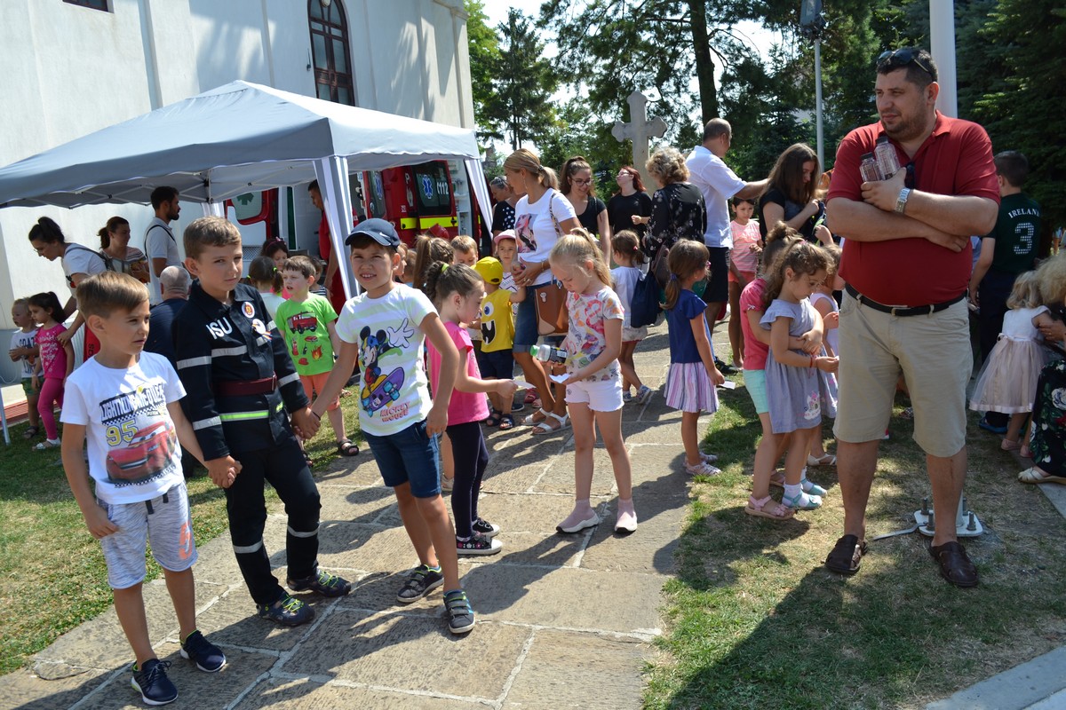 Copiii din Botoşani, învăţaţi cum să-şi salveze viaţa în caz de incendiu