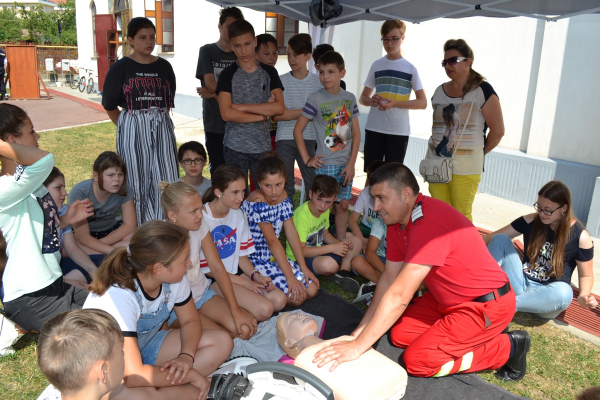 Copiii din Botoşani, învăţaţi cum să-şi salveze viaţa în caz de incendiu