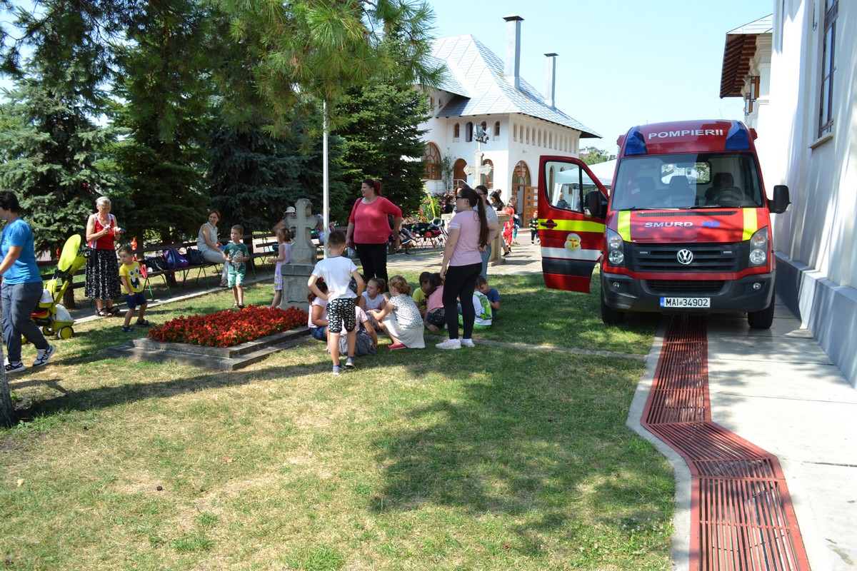 Copiii din Botoşani, învăţaţi cum să-şi salveze viaţa în caz de incendiu