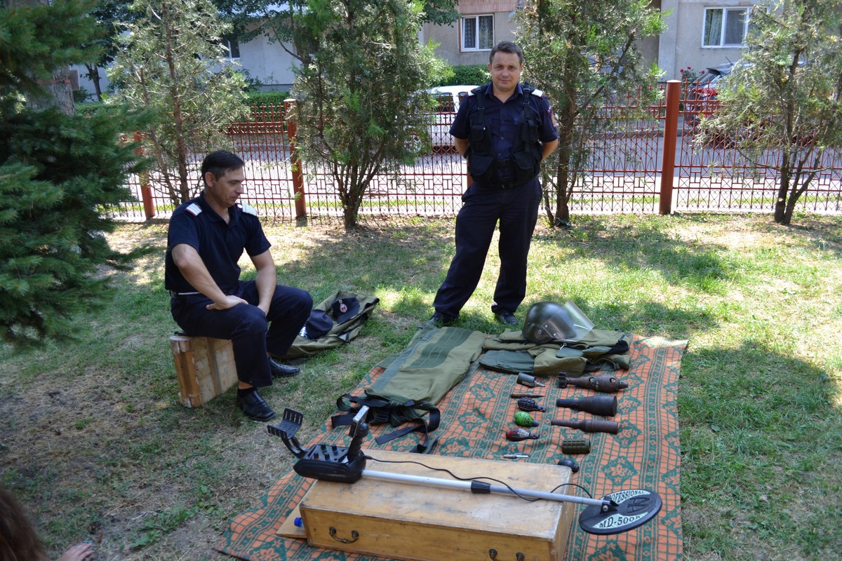 Copiii din Botoşani, învăţaţi cum să-şi salveze viaţa în caz de incendiu