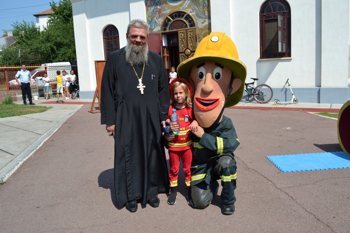 Copiii din Botoşani, învăţaţi cum să-şi salveze viaţa în caz de incendiu