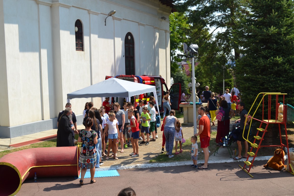 Copiii din Botoşani, învăţaţi cum să-şi salveze viaţa în caz de incendiu