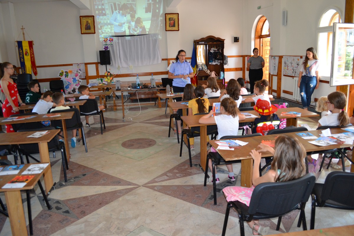 Copiii din Botoşani, învăţaţi cum să-şi salveze viaţa în caz de incendiu