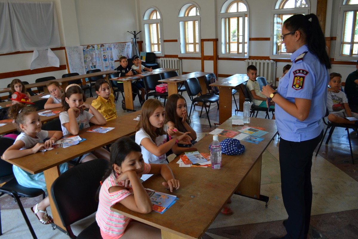 Copiii din Botoşani, învăţaţi cum să-şi salveze viaţa în caz de incendiu