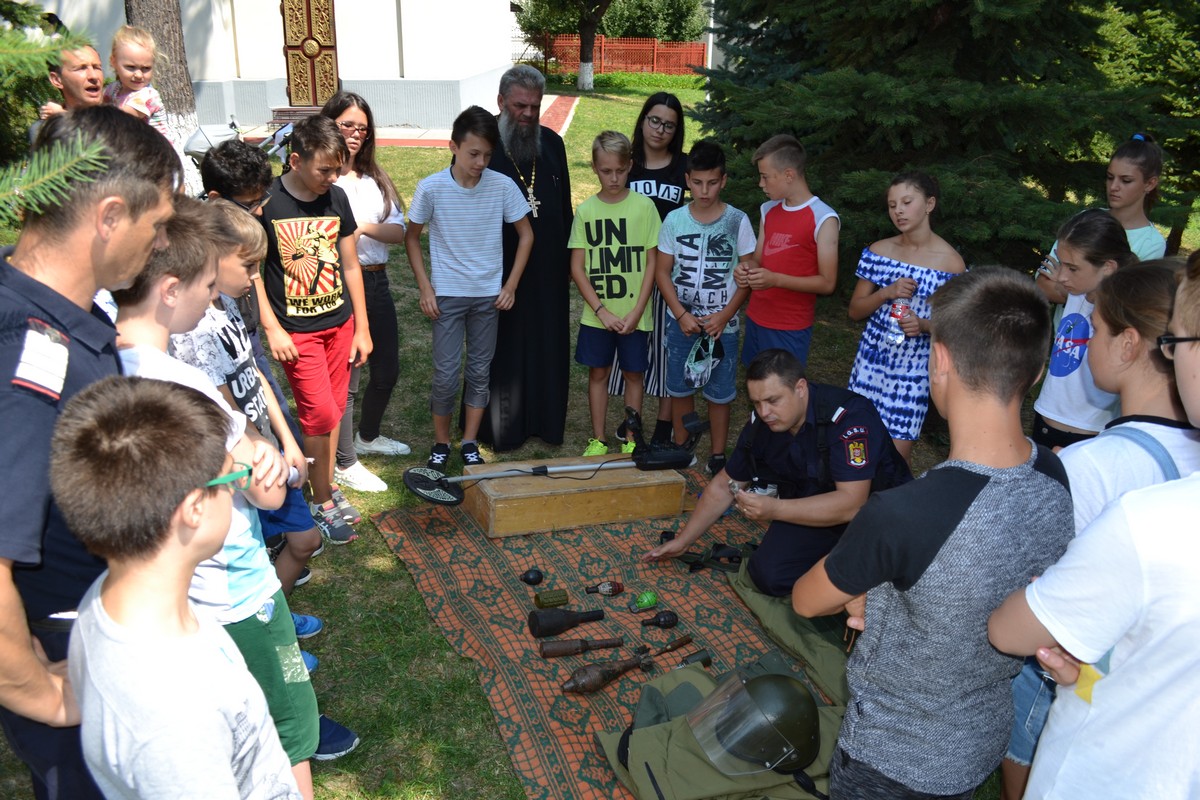 Copiii din Botoşani, învăţaţi cum să-şi salveze viaţa în caz de incendiu