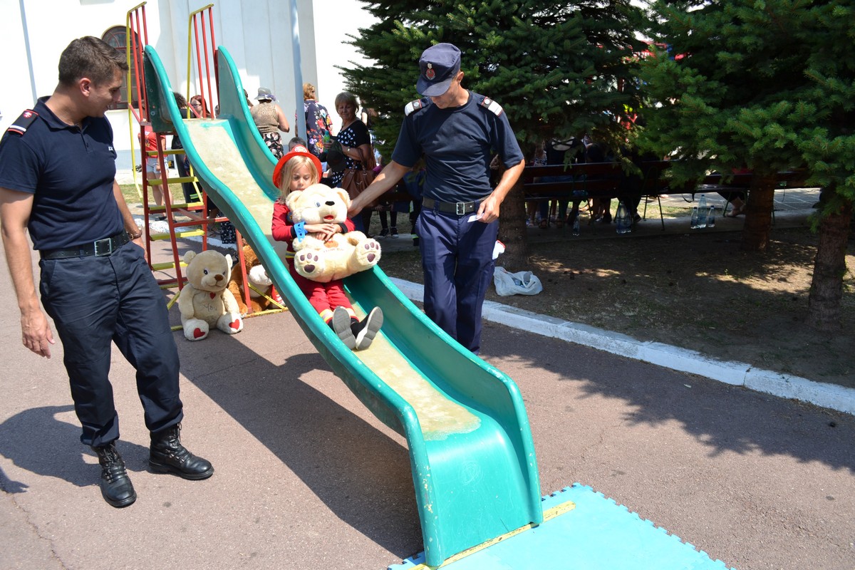 Copiii din Botoşani, învăţaţi cum să-şi salveze viaţa în caz de incendiu