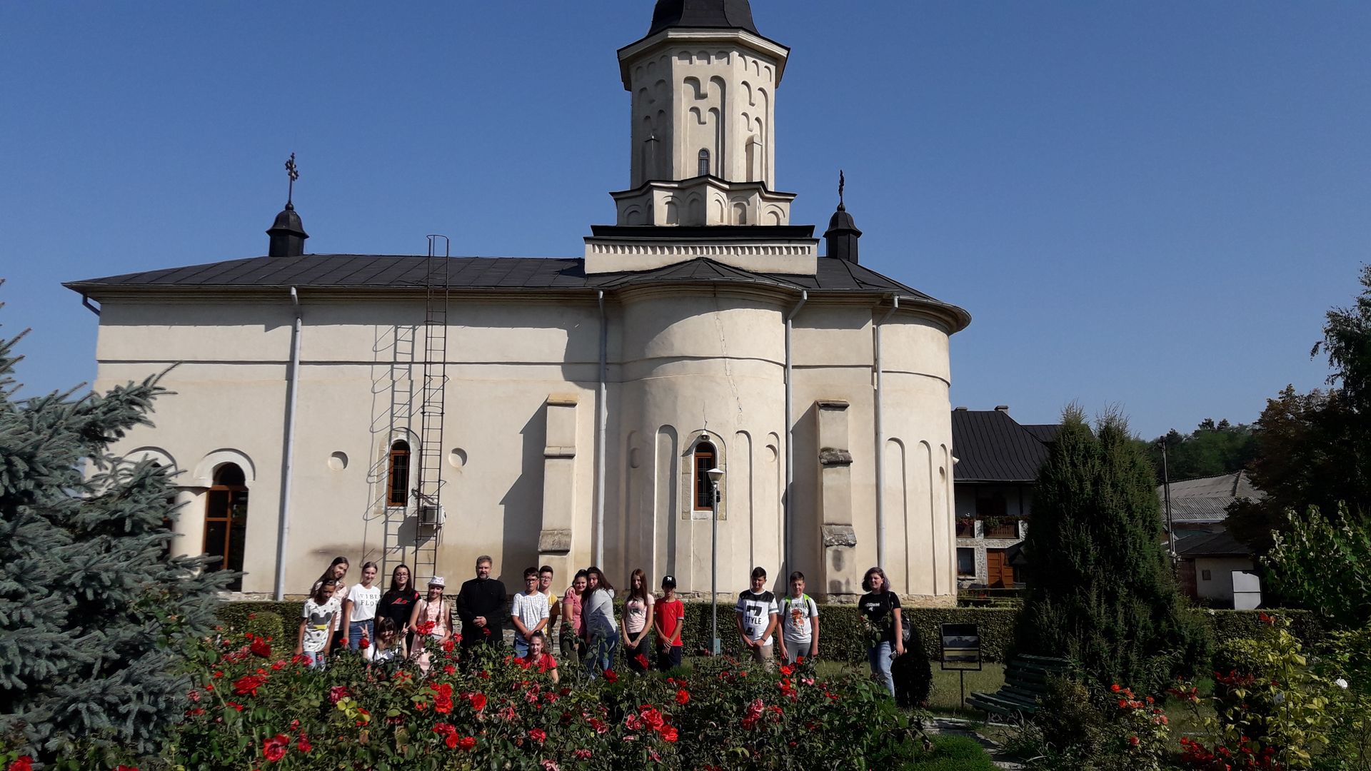 Pelerinaj al copiilor din Parohia Tomești I la mănăstirile din împrejurimile Iașului