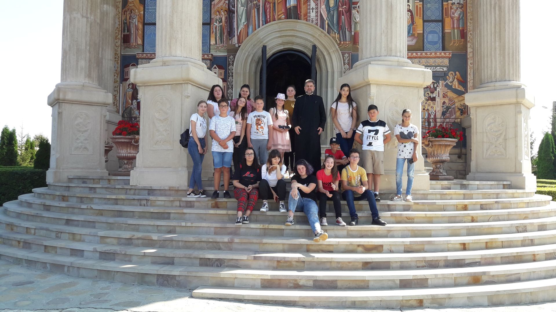 Pelerinaj al copiilor din Parohia Tomești I la mănăstirile din împrejurimile Iașului