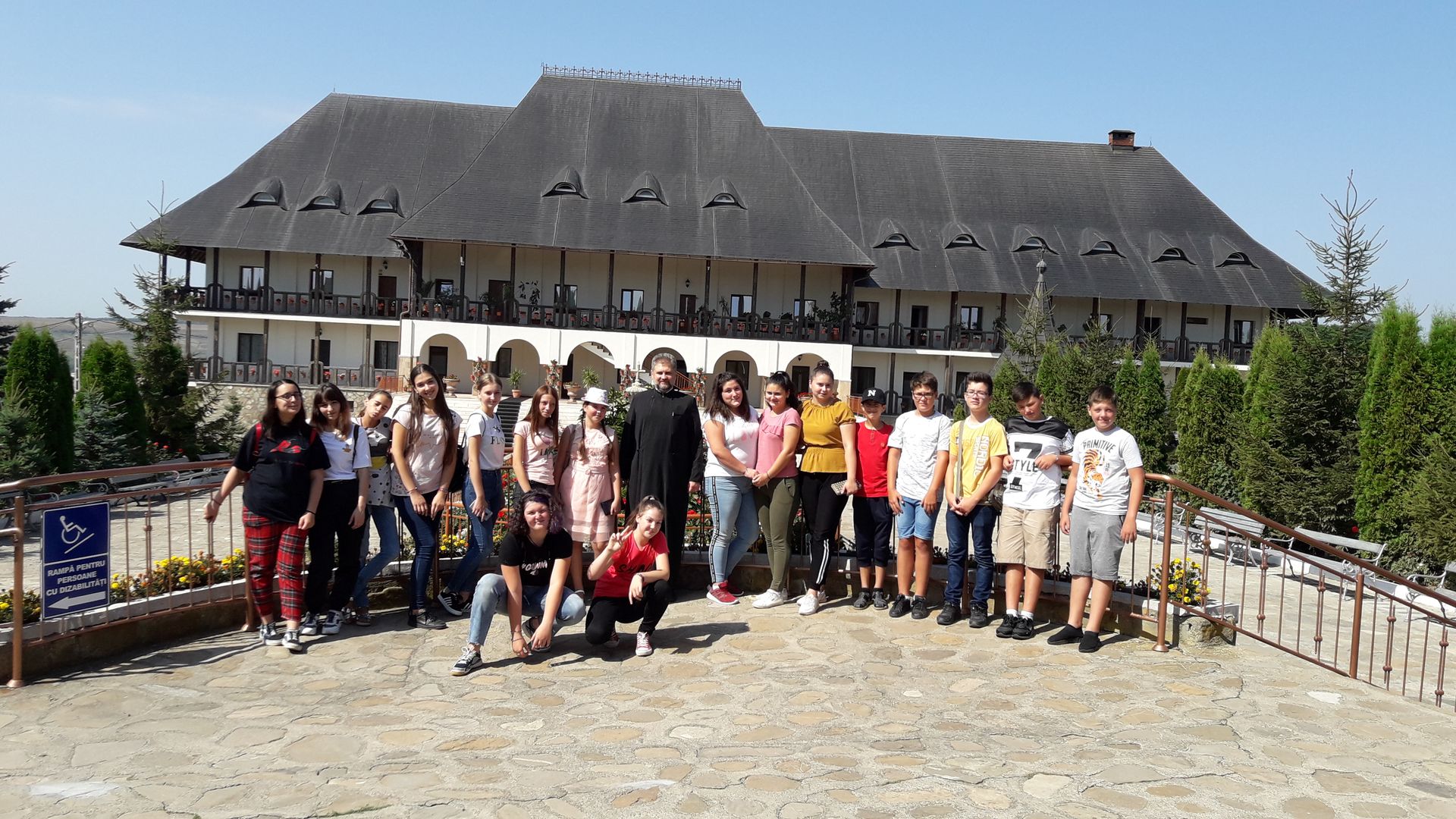 Pelerinaj al copiilor din Parohia Tomești I la mănăstirile din împrejurimile Iașului