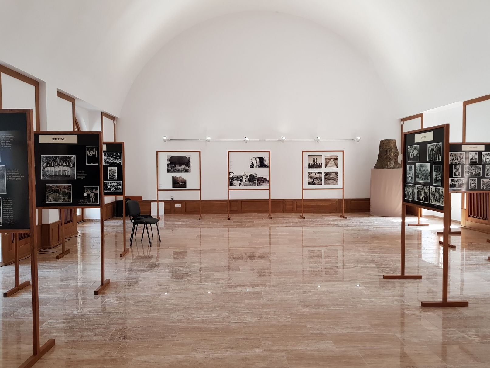 Expoziția „Satul bucovinean” s-a deschis la Mănăstirea Putna