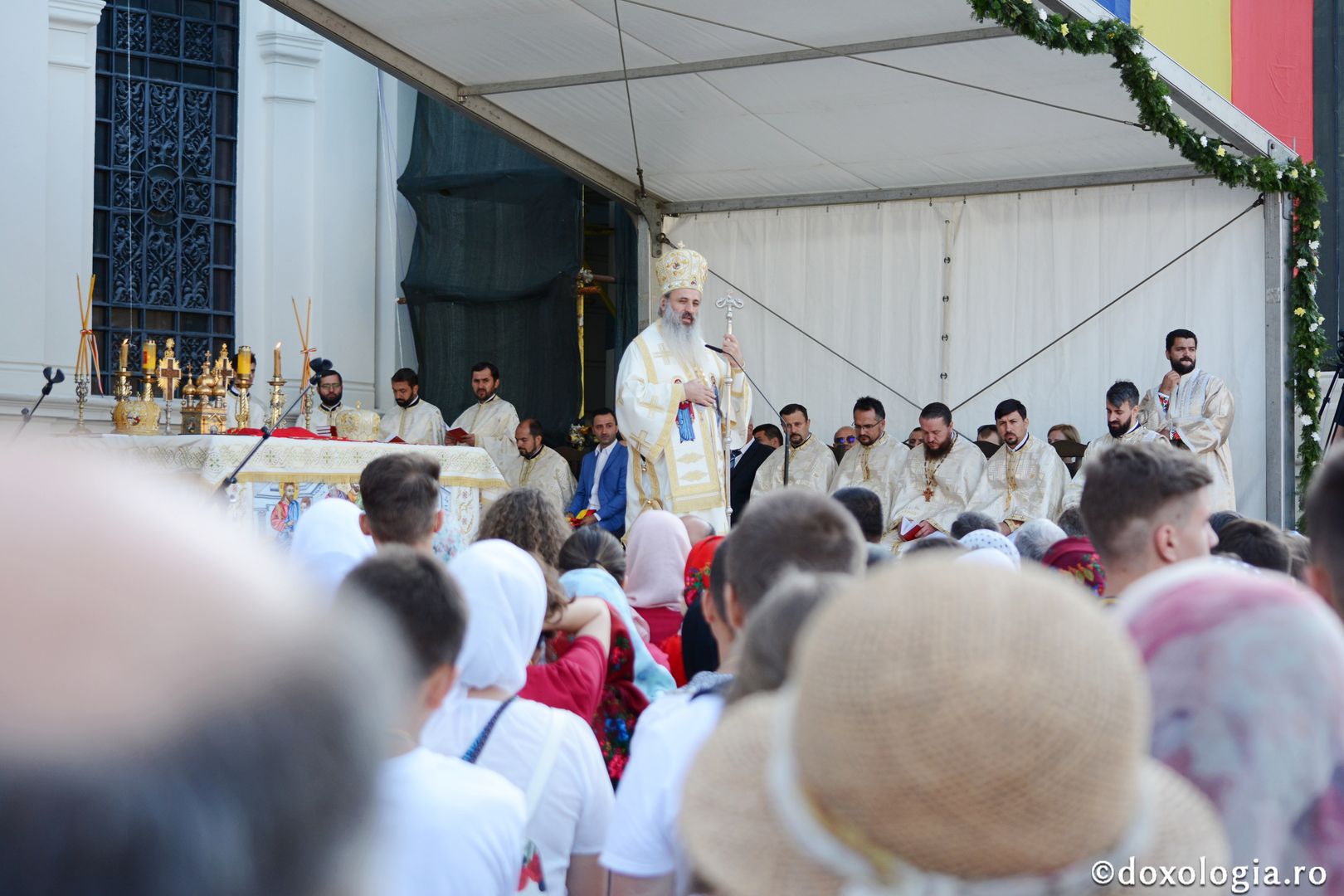 ITOM 2019 - Sfânta Liturghie la Catedrala Mitropolitană din Iași. IPS Teofan: „Este cea mai bună investiție pentru că aici câștigi o viață frumoasă, liberă, demnă, care merită a fi trăită, și dincolo dobândești și veșnicia”