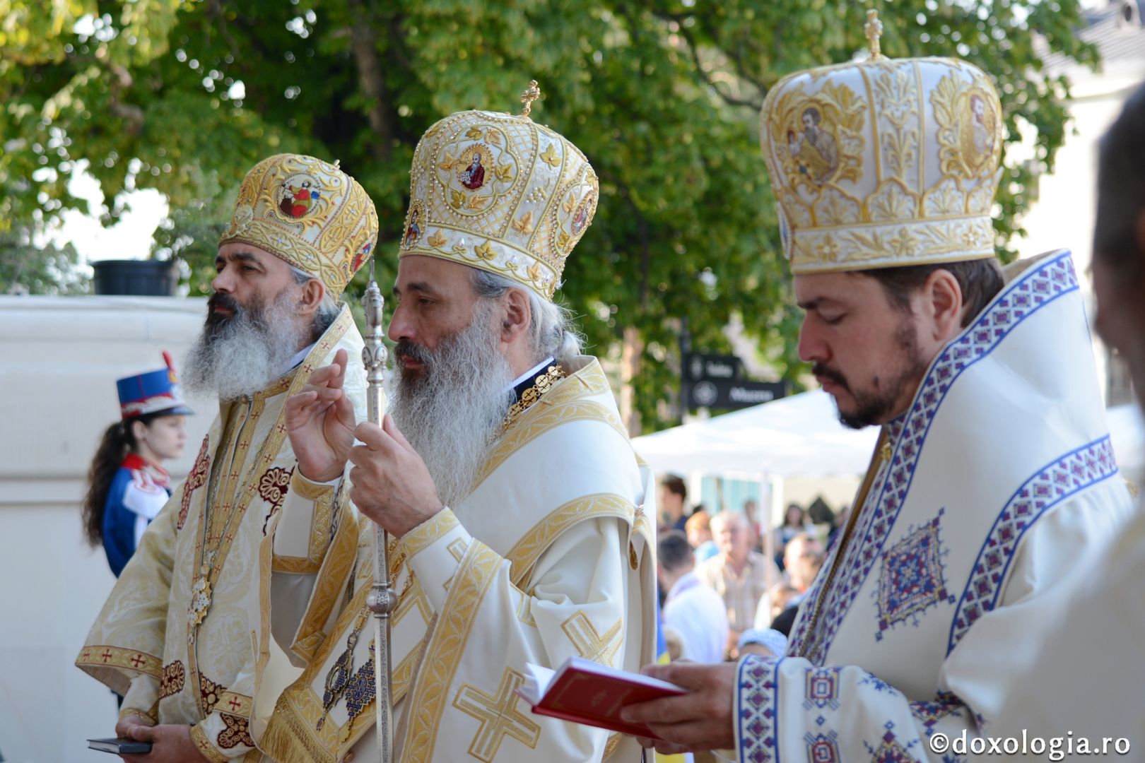 ITOM 2019 - Sfânta Liturghie la Catedrala Mitropolitană din Iași. IPS Teofan: „Este cea mai bună investiție pentru că aici câștigi o viață frumoasă, liberă, demnă, care merită a fi trăită, și dincolo dobândești și veșnicia”