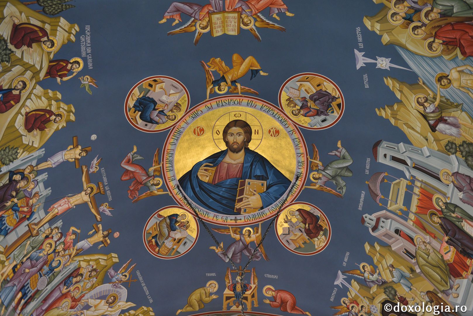 foto: Bogdan Bulgariu Biserica „Sfântul Ierarh Nicolae” din municipiul Botoșani a primit veșmântul resfințirii