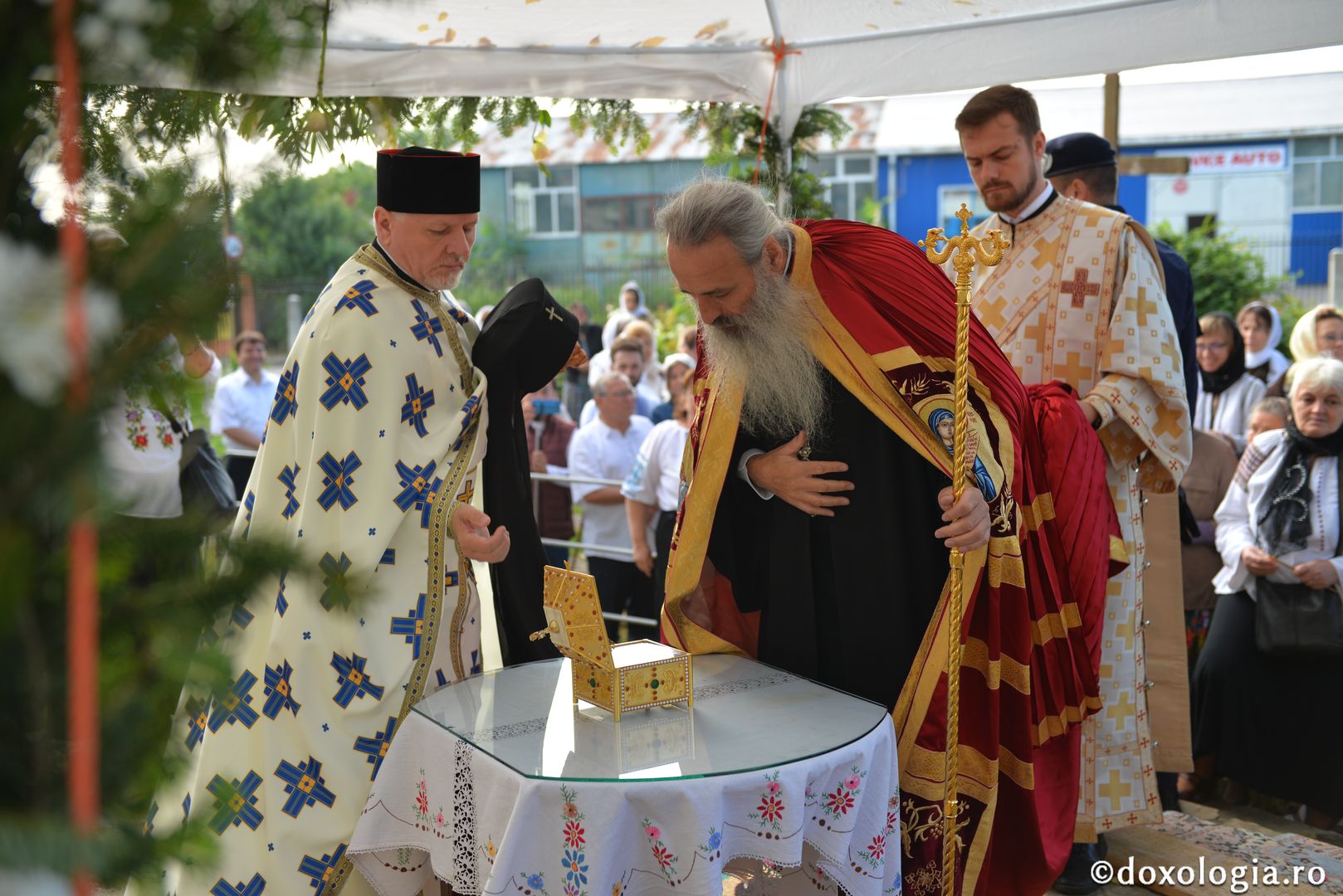 foto: Bogdan Bulgariu Biserica „Sfântul Ierarh Nicolae” din municipiul Botoșani a primit veșmântul resfințirii