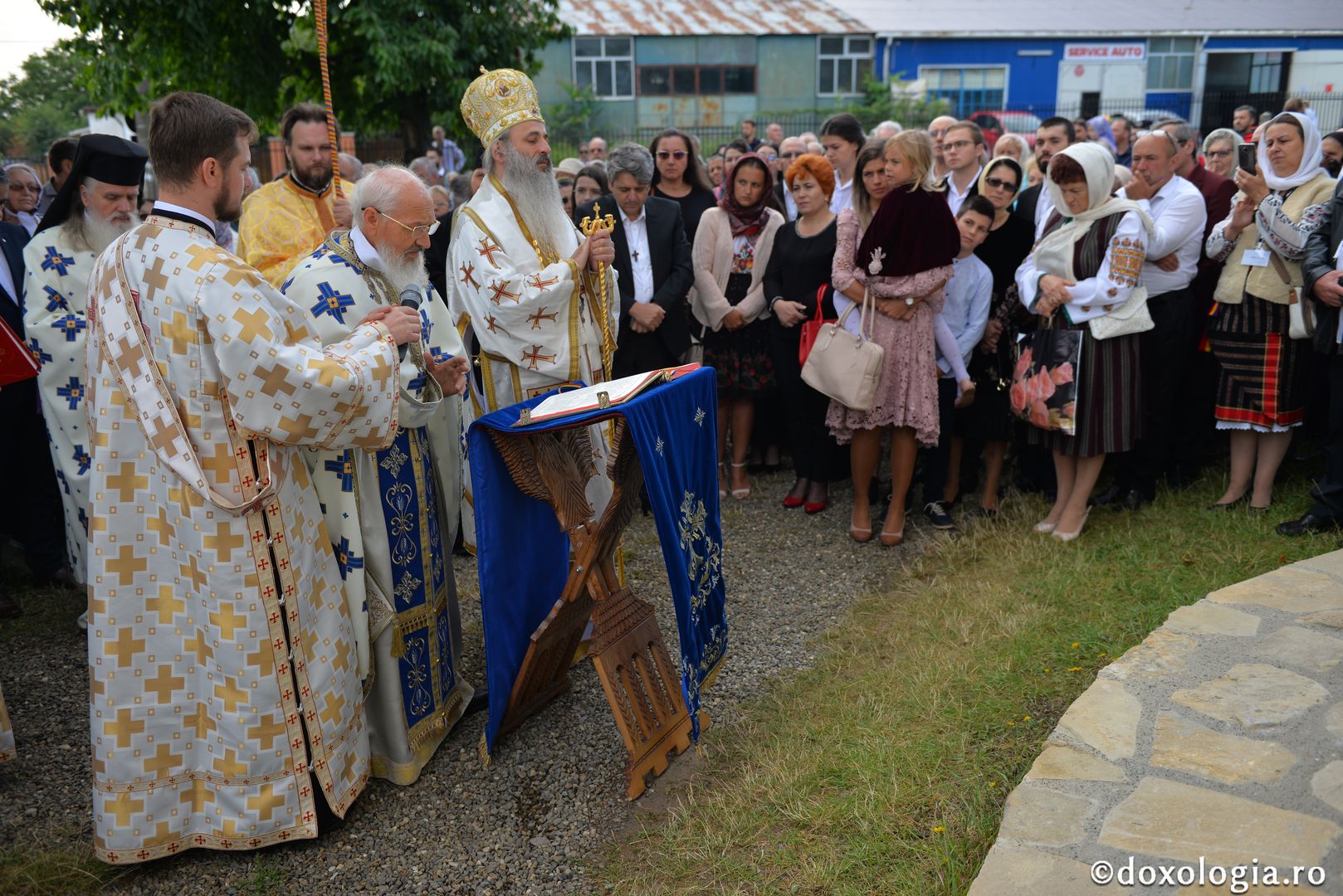 foto: Bogdan Bulgariu Biserica „Sfântul Ierarh Nicolae” din municipiul Botoșani a primit veșmântul resfințirii