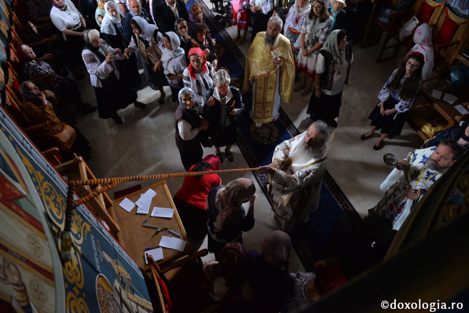 foto: Bogdan Bulgariu Biserica „Sfântul Ierarh Nicolae” din municipiul Botoșani a primit veșmântul resfințirii