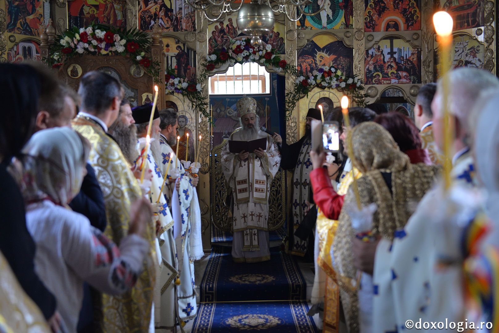 foto: Bogdan Bulgariu Biserica „Sfântul Ierarh Nicolae” din municipiul Botoșani a primit veșmântul resfințirii