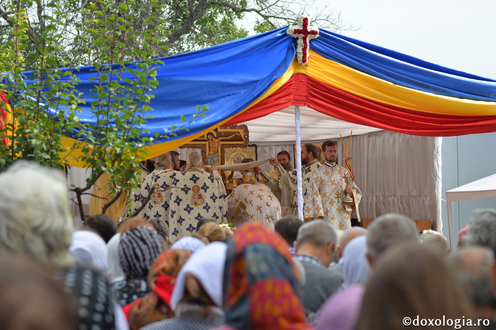 foto: Bogdan Bulgariu Biserica „Sfântul Ierarh Nicolae” din municipiul Botoșani a primit veșmântul resfințirii