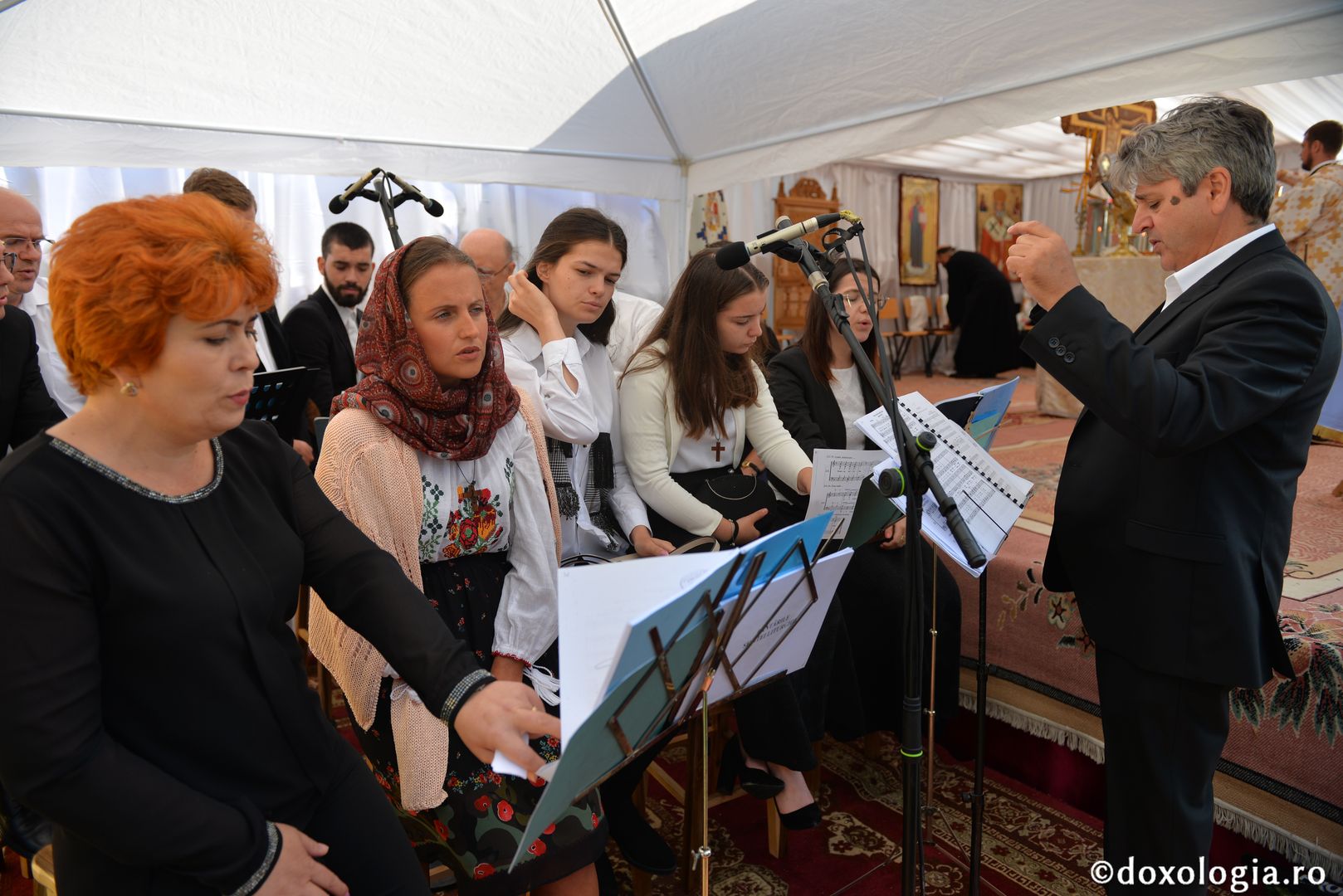 foto: Bogdan Bulgariu Biserica „Sfântul Ierarh Nicolae” din municipiul Botoșani a primit veșmântul resfințirii