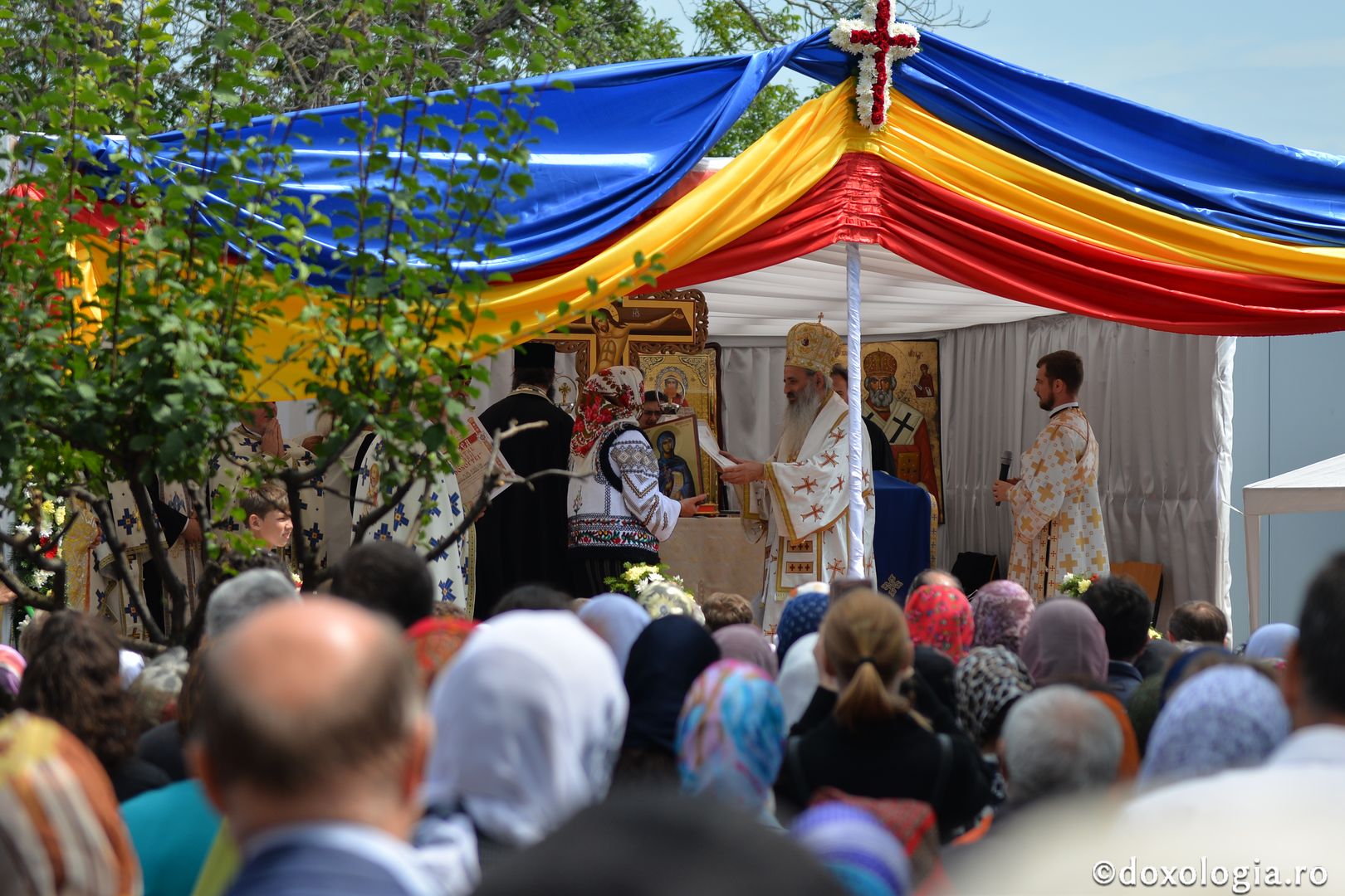 foto: Bogdan Bulgariu Biserica „Sfântul Ierarh Nicolae” din municipiul Botoșani a primit veșmântul resfințirii