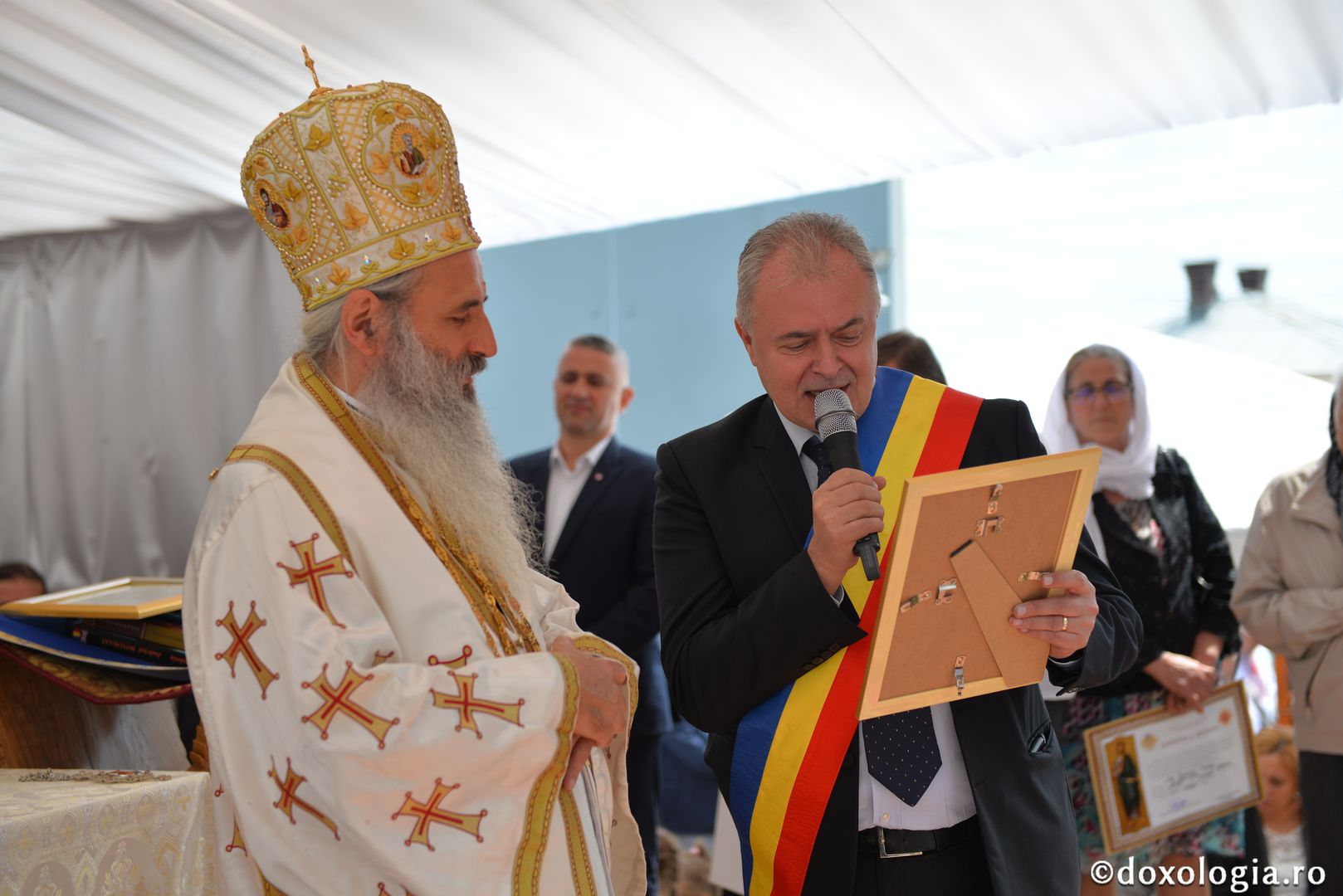 foto: Bogdan Bulgariu Biserica „Sfântul Ierarh Nicolae” din municipiul Botoșani a primit veșmântul resfințirii