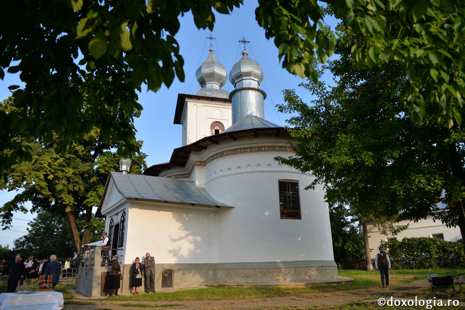 foto: Bogdan Bulgariu Biserica „Sfântul Ierarh Nicolae” din municipiul Botoșani a primit veșmântul resfințirii