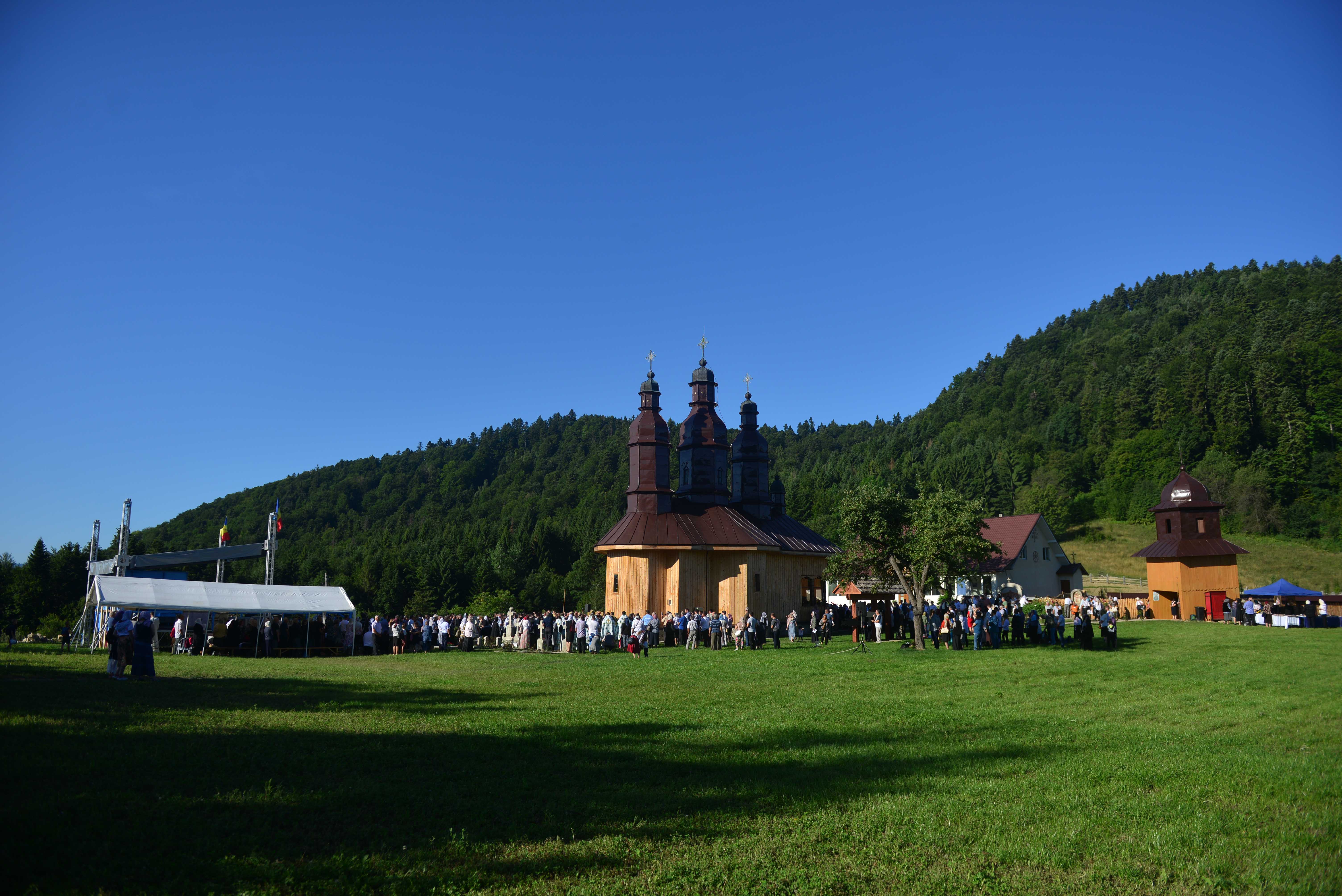 (Video) Sfințirea Bisericii Schitului Pocrov