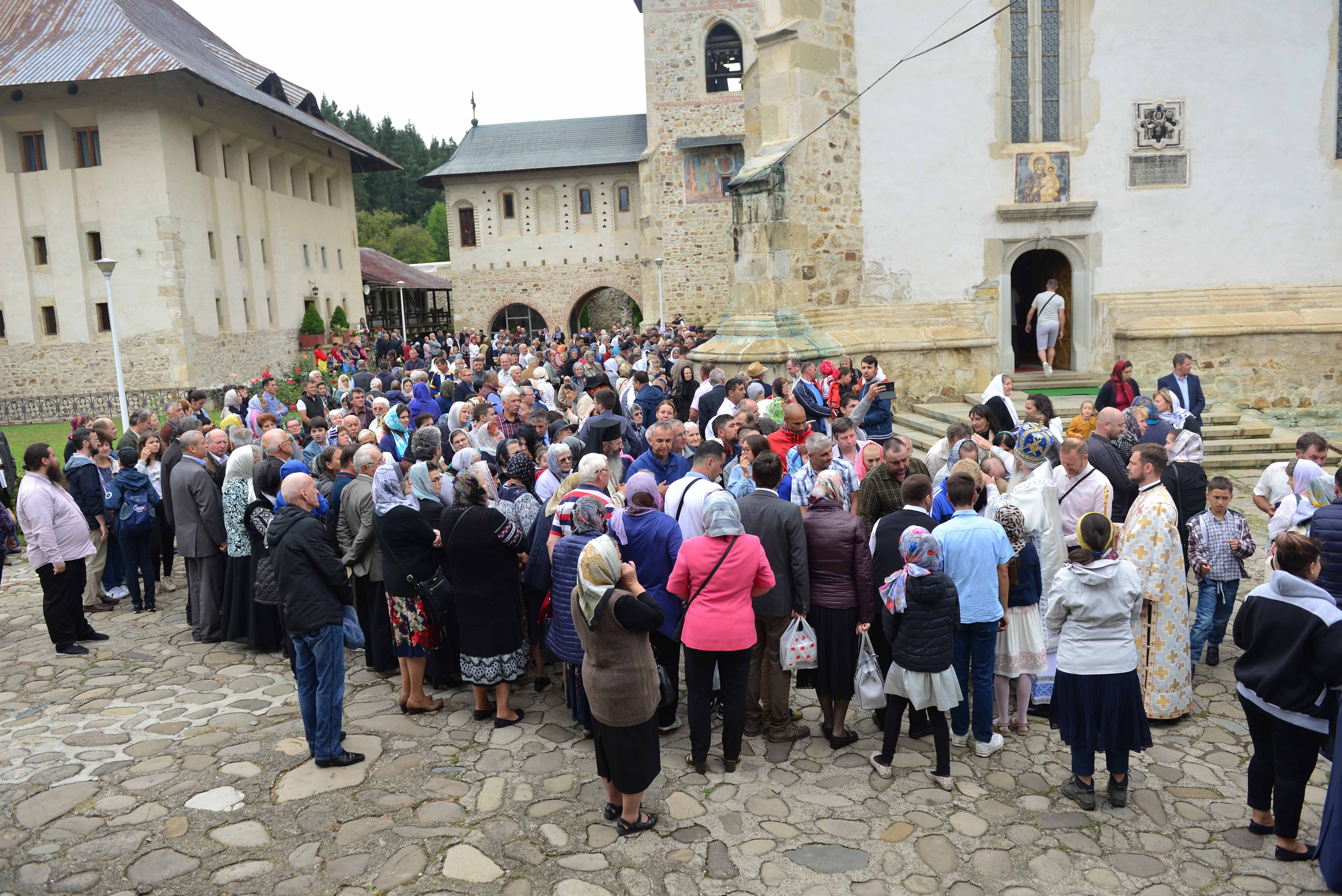 (Video) Adormirea Maicii Domnului – hramul Mănăstirii Bistrița (Neamț)