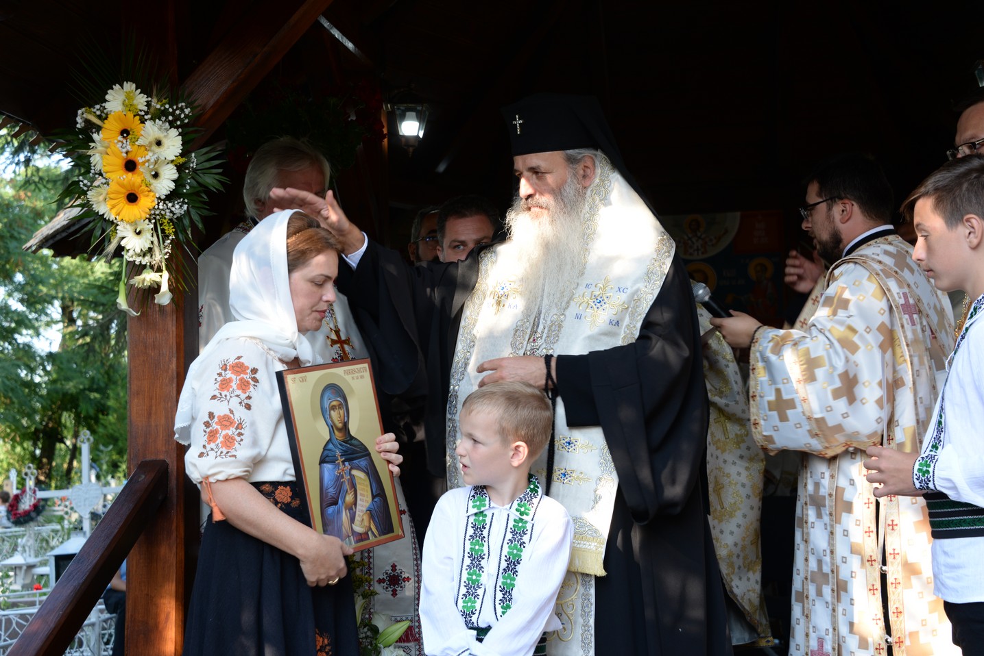 IPS Mitropolit Teofan a sfințit altarul de vară al Parohiei Poienița: a fost prima vizită a ierarhului în această localitate