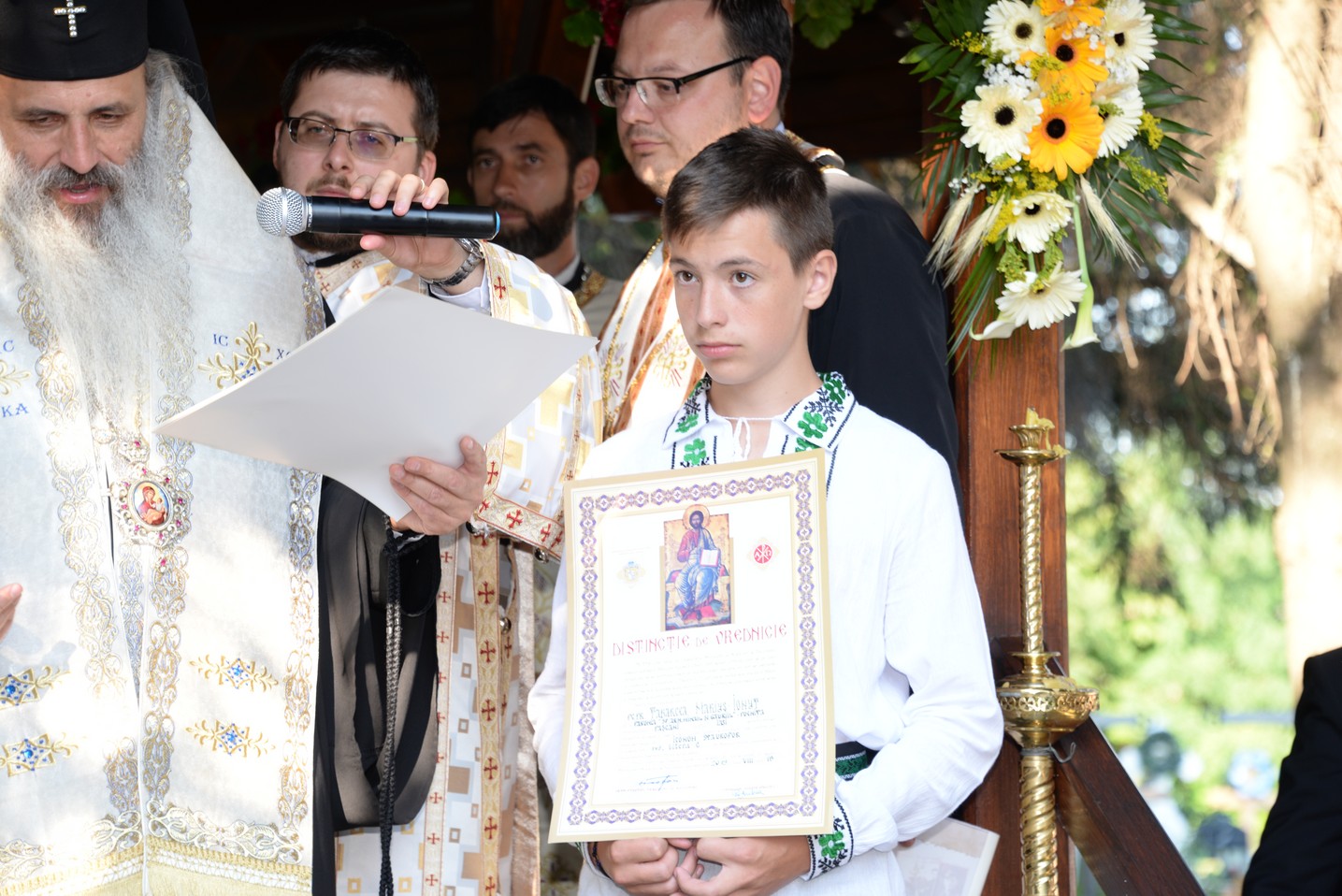 IPS Mitropolit Teofan a sfințit altarul de vară al Parohiei Poienița: a fost prima vizită a ierarhului în această localitate